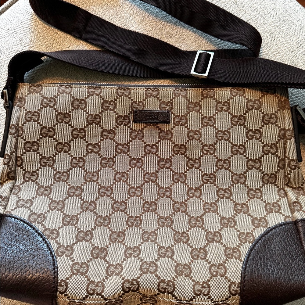Authentic Gucci GG Canvas Shoulder Crossbody Purse Bag Leather Brown